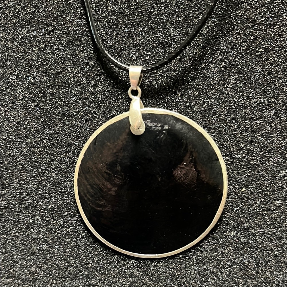 Chic Black And Silver Circle Pendant Necklace